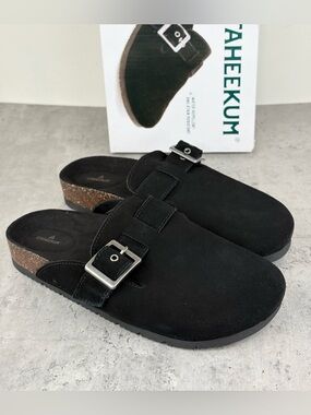 STAHEEKUM Women's Crescent Suede Slip-On Clogs Water Repellent Black New In Box